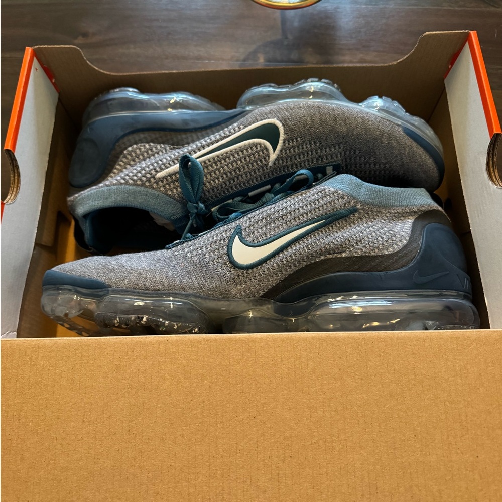 NWT 2021 VaporMax Flyknit Teal and Gray Running Shoes - Picture 4 of 8